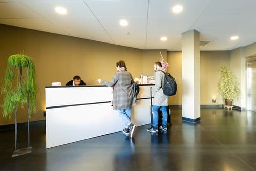 Hotel Montmar, Interior entrance