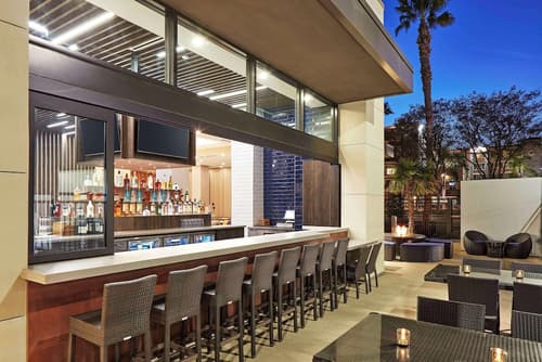 Cambria Hotel & Suites Anaheim Resort Area, Dining