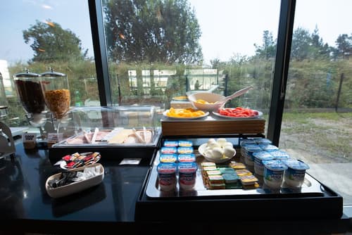 Holiday Inn Express Bordeaux - Lormont by IHG, Breakfast meal