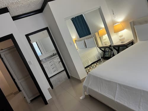 Island Turquoise Rental, Primary image