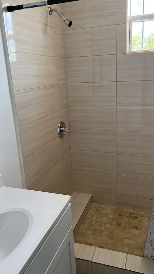 Island Turquoise Rental, Room