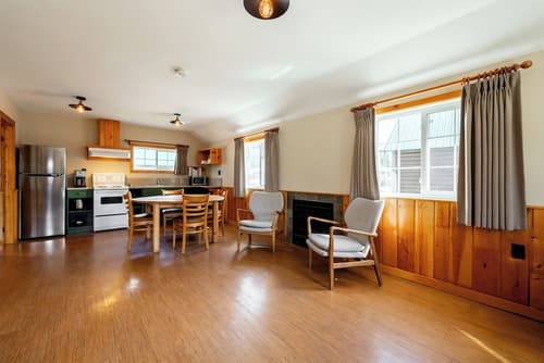 Pine Bungalows, Living area