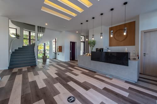 Avra Nafpliou, Reception