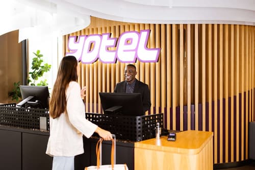 YOTEL Amsterdam, Lobby