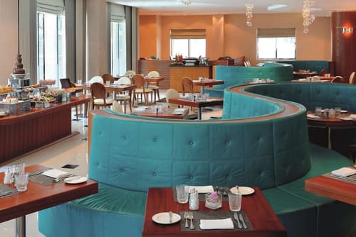 Avani Deira Dubai Hotel, Dining
