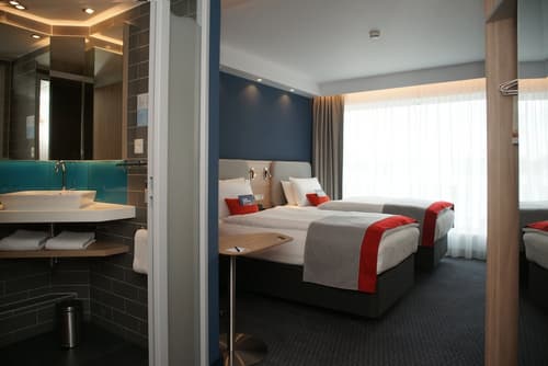 Holiday Inn Express Zurich Airport by IHG, Room