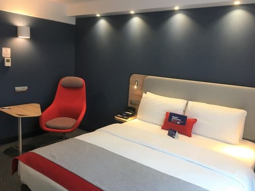 Holiday Inn Express Zurich Airport by IHG, Room