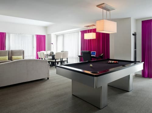 Royalton Park Avenue, Room