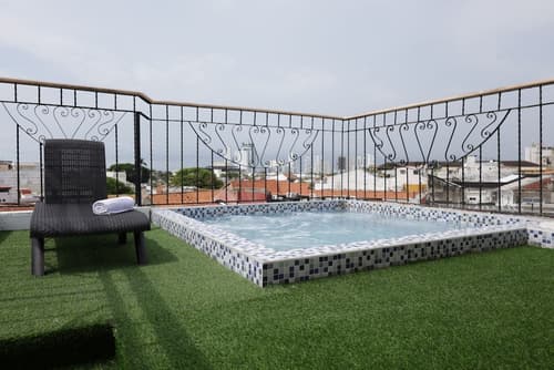 Hotel Don Pedro de Heredia, Swim-up bar