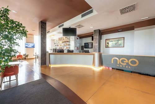 NEO Hotel, Reception
