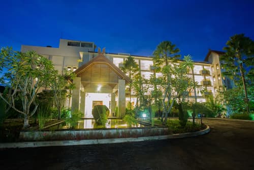 Bintang Flores Hotel, Front of property