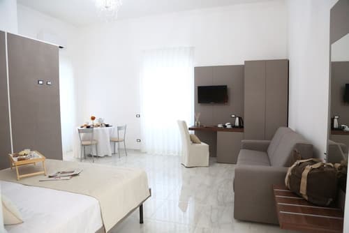 Palazzo Caracciolo del Sole, Room