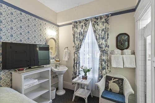 Golden Gate Hotel, Room