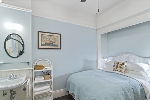 Golden Gate Hotel, Room