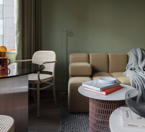 Locke At Broken Wharf, Room