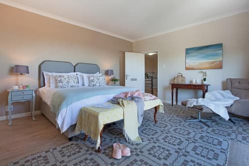 Paperbark Manor, Room