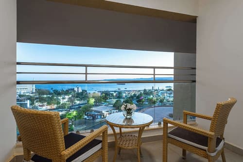 DoubleTree by Hilton Hotel Aqaba, Living area