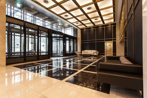 The Riverside Hotel, Interior entrance