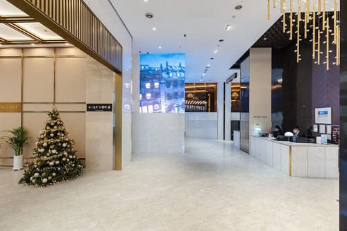 The Riverside Hotel, Lobby