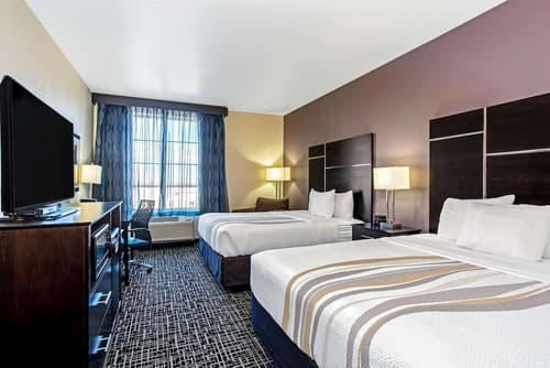 La Quinta Inn & Suites by Wyndham Denver Gateway Park, Room