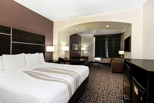 La Quinta Inn & Suites by Wyndham Denver Gateway Park, Room