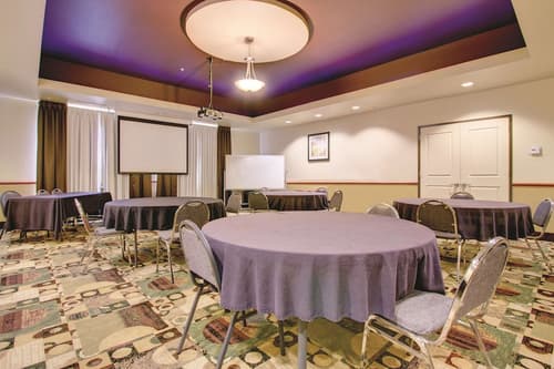 La Quinta Inn & Suites by Wyndham Denver Gateway Park, Meeting facility