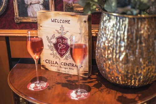 Cella Central Historic Boutique Hotel, Lobby