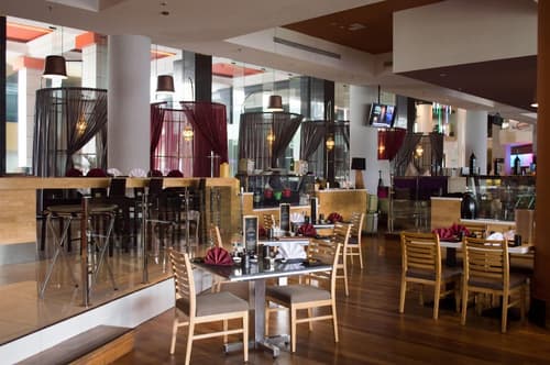 Wyndham Grand Bangsar Kuala Lumpur, Dining
