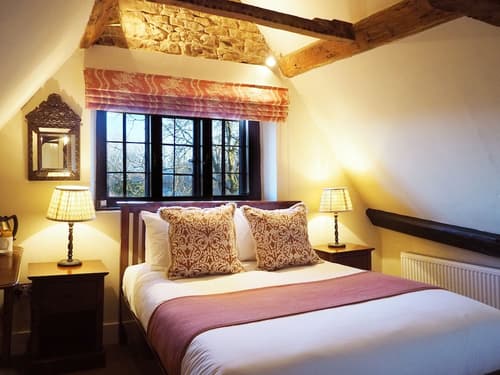 Bear and Ragged Staff, Room