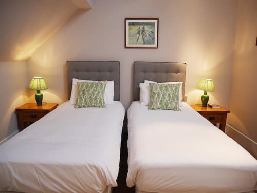 Bear and Ragged Staff, Room