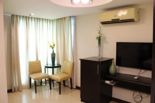 Festive Hotel Makati, Room