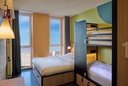 Generator Berlin Alexanderplatz, Room