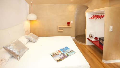 Golden Sun Hotel, Room