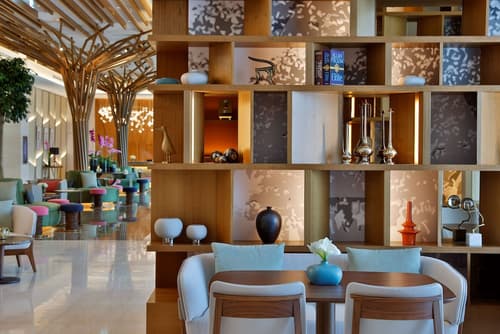 DoubleTree by Hilton Sharjah Waterfront Hotel & Residences, Lobby