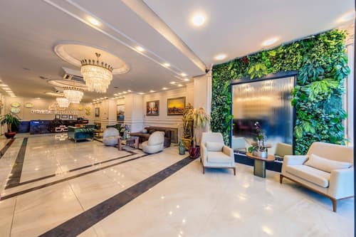 Porta Romanos Hotel, Reception