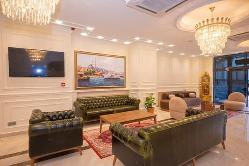 Porta Romanos Hotel, Interior entrance