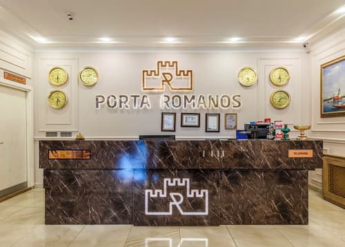 Porta Romanos Hotel, Reception