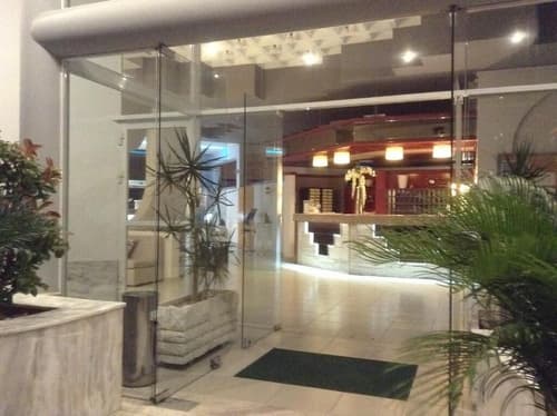 Happy Days Hotel, Reception