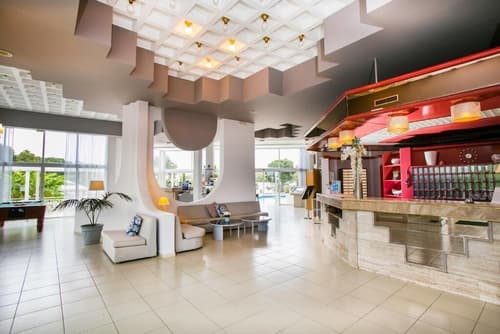 Happy Days Hotel, Reception