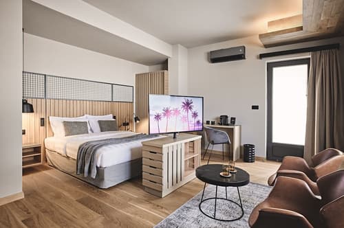 Cama Luxury Suites Glyfada, Room