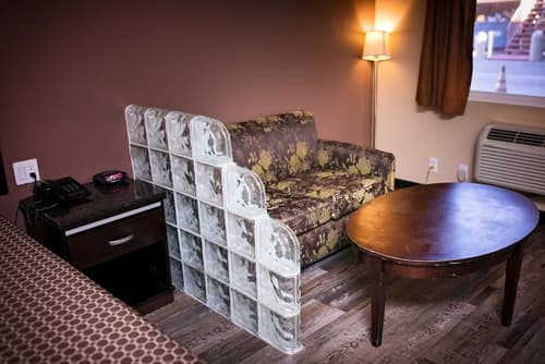 Rodeway Inn & Suites, Room