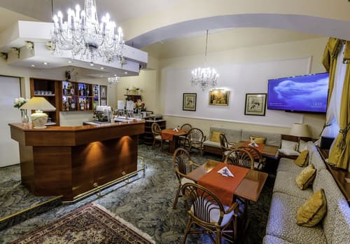 Fleur De Lis Hotel, Restaurant