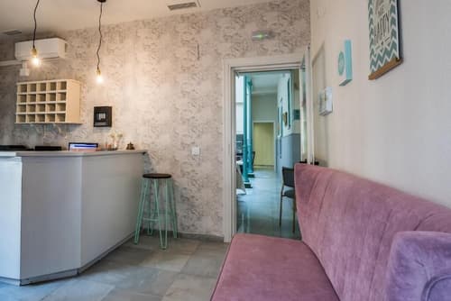 nüa alameda, Reception