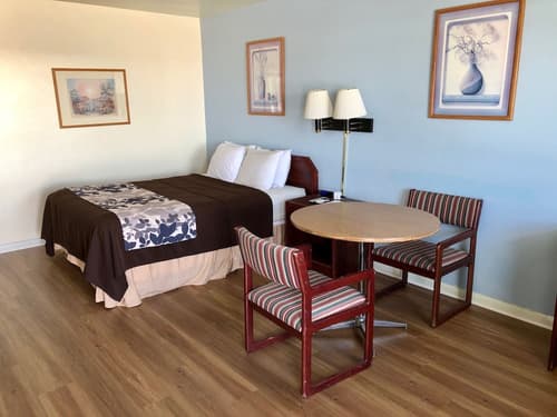 Budget Inn Express, Room