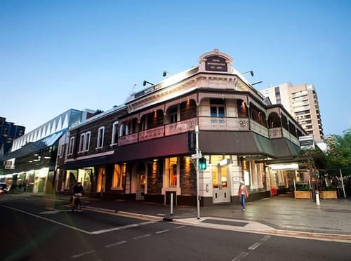 Hotel Metropolitan, Primary image