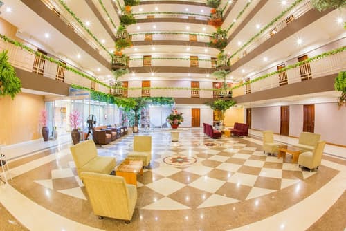 Three Seasons Bangkok, Lobby