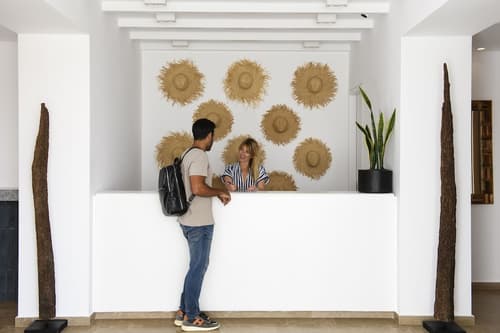 Mykonaki Hotel, Reception