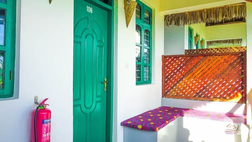 Jabali Bungalows Lodge, Interior entrance