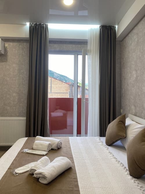 Mimino T&G, Primary image