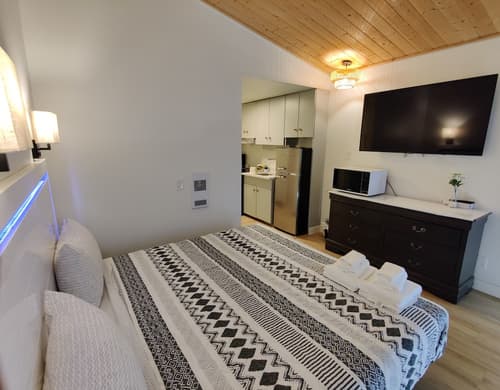 Destination Inn, Room